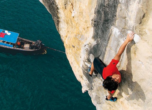 David Lama beim Deep Water Soloing in Thailand