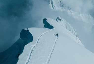 Andrzej Bargiel skiing down Mount Everest, Nepal on September 22, 2025. (c) Bartłomiej Bargiel / Red Bull Content Pool