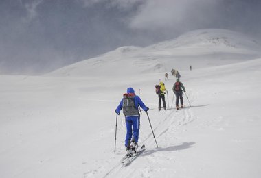 Ungemütlicher Aufstieg Richtung Elbrus Gipfel