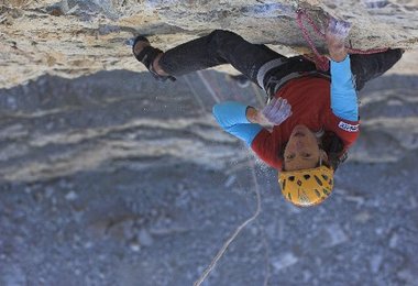 Ines Papert klettert Pellisier (10) an der Gr. Zinne