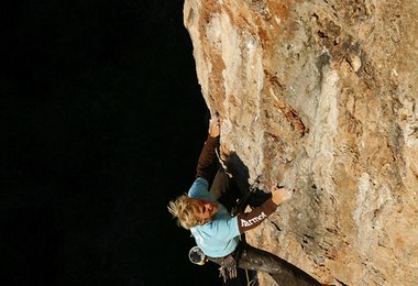 Albert Leichtfried in Honeymoon 7c+, Montagnes des Francais