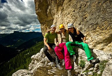 Dolomiten/Sellagruppe. Piz Cevozes. Simon Gietl in "Das Privileg 7b+" © Claudia Ziegler