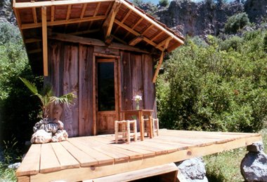 Bungalow mit Terrasse im JoSiTo guesthouse.camp © Sven