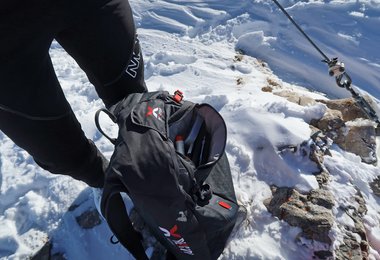 Oben gibt es noch ein kleineres Fach für Schlüssel und andere Kleinigkeiten.