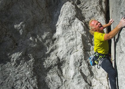 Beat Kammerlander in der Route "Kampfzone". Film Kampfzone. Bild © Alpsolut.com