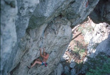 Felix in „Bitte um Kraft“  8+ Hexenstein Kraftkletterei im Triestingtal