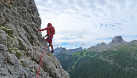 Zweite Seillänge - tolles Panorama zu Beginn (wenn man vom Stand etwas nach rechts klettert).