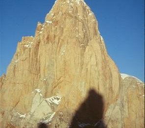 Der Fitz-Roy mit dem Schatten vom Cerro Torre