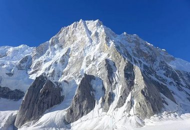 Erfolgreiche Besteigung des Nordgrats des Latok I
