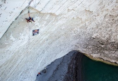Red Bull White Cliffs 2015 United Kingdom - Isle of Wight: Will Gadd (c) Jonathan Griffith / Red Bull Content Pool