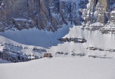 Die kleine Christos Kakalos Hütte unterhalb der Ostabrüche des Olymps.