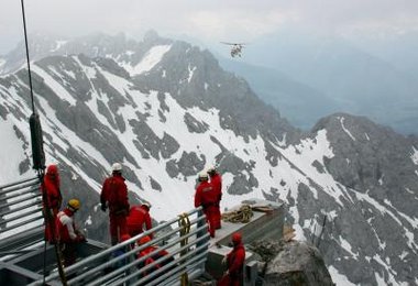 Aussichtsplattform „Dachstein Sky Walk“ auf 2.700 Meter