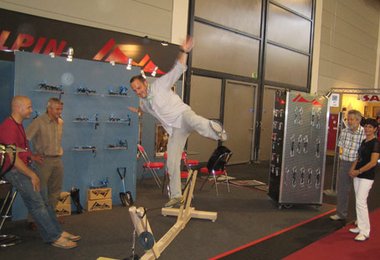 Mr. Bergshop bei ersten Gehversuchen auf der AustriAlpin BASEline