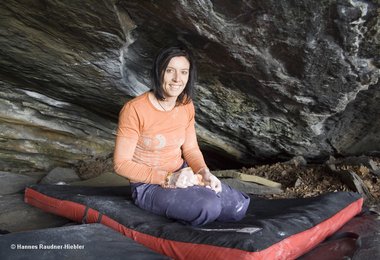 Barbara Raudner bouldert Hobbygärtner Fb 7c+ bloc