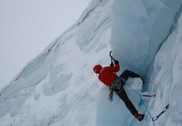 Ueli Steck in den Seracs von "Polarity" © Ueli Steck