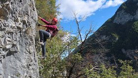Steile Stufen mit vielen Klammern - Ferrata San Silvestro