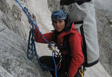 Jümarn mit Haulbags vom Wandfuß zu Camp 1 in der Wand @ Sìlvia Vidal