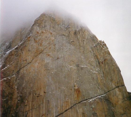 Die Ostwand des Cerro Escudo, Photo: John Middendorf, 1993