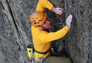 'Mid Move', Dave MacLeod on Bongo Bar, Blamman  Photo: Paul Diffley