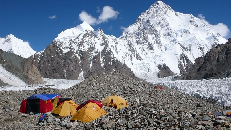 Unser Basislager auf der Mittelmoräne des Godwin-Austen-Gletschers