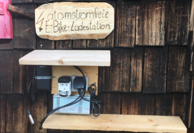 Solar-E-Bike-Ladestation auf der Kleinarler Hütte in den Radstädter Tauern (Foto: Kleinarler Hütte)