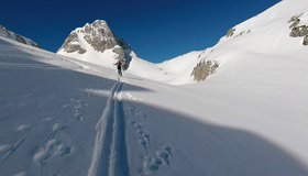 Zustieg über die Klinserschlucht- im Hintergrund die Ostrinne