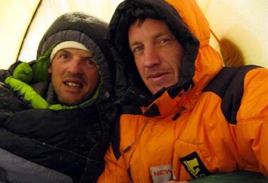 Simone Moro und Denis Urubko  bei der ersten Winterbegehung des Makalus 2009 © simonemoro.blogspot.com