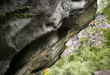 Alex Megos in Coupe de Grace (9a) at Valle Bavona in Tessin on September 02, 2017 (c) Thomas Ballenberger / Red Bull Content Pool