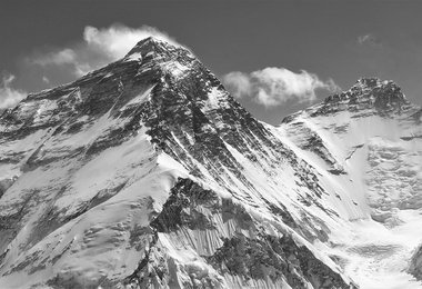  Am 08.05.1978 stand Reinhold Messner als erste Mensch ohne O2 auf dem Mount Everest. Der Lhotse war sein letzter 8000er am 16.10.1986