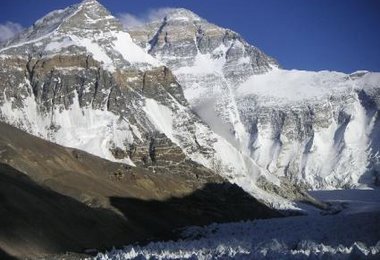 Zentraler Rongbuk Gletscher mit Changtse und Everest Nordwand