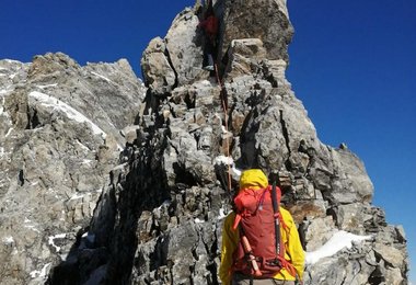 Mit dem Guide 30 Rucksack auf dem Hintergrat am Ortler