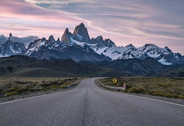 Patagonien, Landstraße und hinten der Fitz Roy © Berg im Bild / Salewa