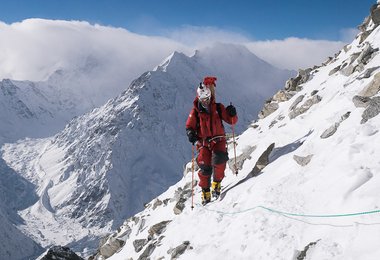 Simon Moro beim Aufstieg  (c) David Göttler/The North Face