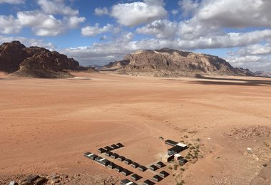 Blick auf unsere Camp„Quiet Village“ vom Jebel Kazali aus (c) Viktoria Steinberger