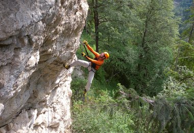 Mit dem Via Ferrata Ecocuir Long in der F-Ferrata (Postalmklamm Klettersteig)