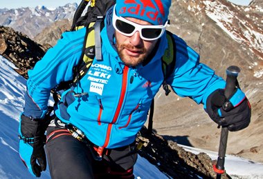 Auch Adidas Outdoor Bergsteiger Florian Hill vertraut auf den Leki Tour Carbon III