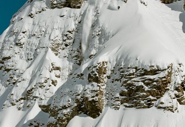 Mitch Tölderer, ehemaliger FWT Sieger und Wahl-Innsbrucker, in den Verwunschenen Bergen” Albaniens („When the mountains were wild“)  Foto: © Carlos Blanchard