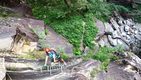 Der obere Teil, steil aber mit extrem vielen Klammern - Ferrata Val di Scala