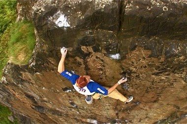 Sonnie Trotter beim letzten Zug von Rhapsody, Dumbarton Rock. Scotland. Photo copyright Hot Aches Productions