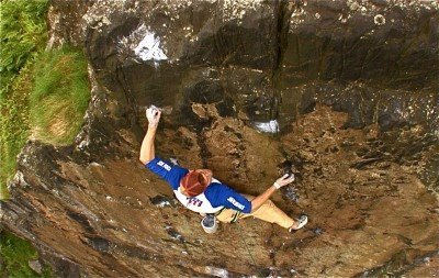Sonnie Trotter beim letzten Zug von Rhapsody, Dumbarton Rock. Scotland. Photo copyright Hot Aches Productions