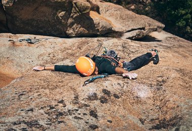 Lara und Romy knacken Delicatessen 8b