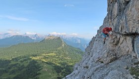 Eine der letzten Stufen am Ball-Band (vor der kurzen Schlusswand am Schuttfeld).