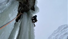 Die 4. SL ist das Herzstück der Route! Wenige Meter nach dem Stand klettert man auf den Mega-Zapfen hinaus!