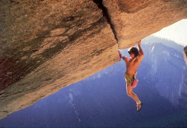 Wolfgang Güllich bei der ersten Solo Begehung von Seperate Reality, 8 im Yosemite © Heinz Zak