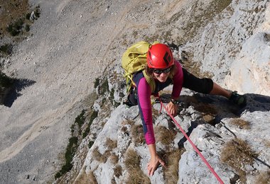 Der Apex Climb 25 liegt perfekt am Rücken an, der Kopf ist frei.