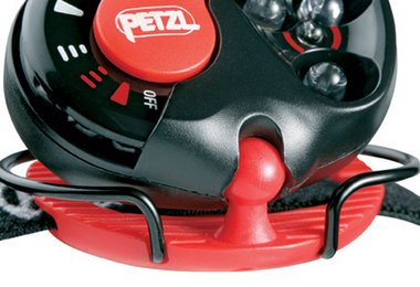 Leistungsstark: sie hat eine Leuchtweite von bis zu 19 m und eine Leuchtdauer von 4 aufeinanderfolgenden Nächten (45 Stunden).