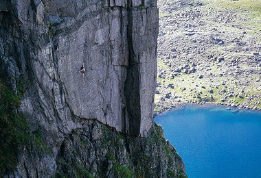 Neil Dickson in John Redhead's Meisterwerk 'Margins of the Mind' E8 6c, gesichert von Redhead © posingproductions