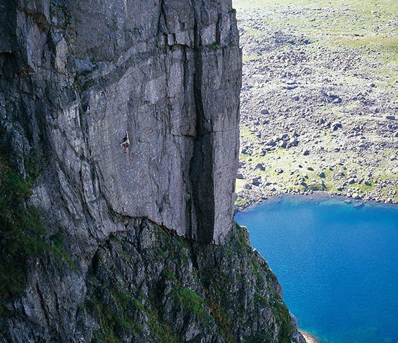 Neil Dickson in John Redhead's Meisterwerk 'Margins of the Mind' E8 6c, gesichert von Redhead © posingproductions