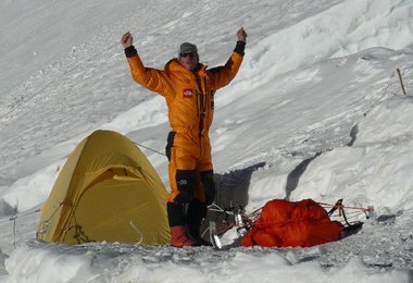 David freut sich über die exponierte Lage von Lager III Bild ©  G. Kaltenbrunner