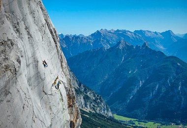 Die Seilschaft Hohenwarter/Sieberer in der Route "Locker vom Hocker"; Foto: Christian Pflanzelt